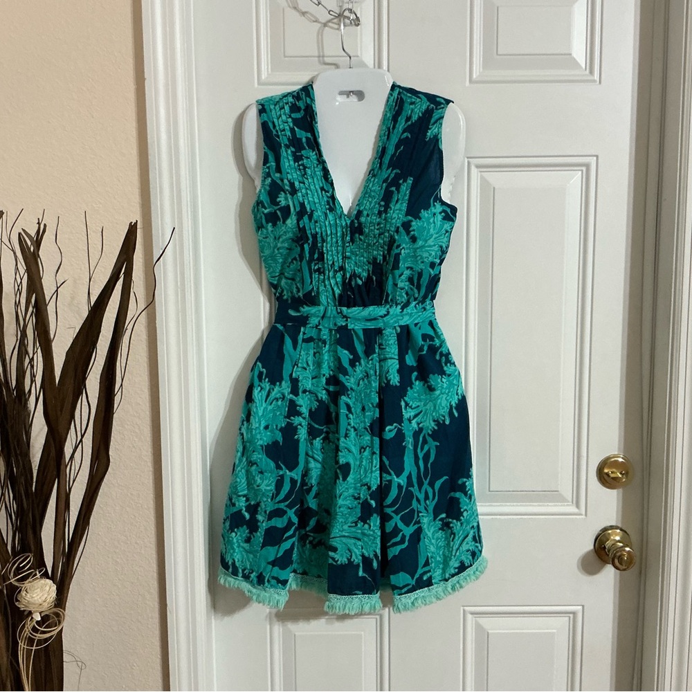 ModaPosa Felice Sleeveless V-neck Pintuck Knee-Length Dress Size S